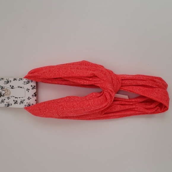 STUDIO THIRTYSIX FASHION SCARF COLOR CORAL NEVER USED - Picture 3 of 6